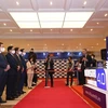 Thủ tướng Phạm Minh Chính và các đại biểu tham quan Triển lãm thực tế ảo về Công nghiệp 4.0. (Ảnh: Dương Giang/TTXVN)