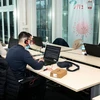 Các nhân viên làm việc tại Trung tâm truy vết Brussels. (Nguồn: La Libre)