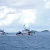 Biên đội tàu của Hải đội 102, Vùng Cảnh sát biển 1 tổ chức huấn luyện trên biển. (Ảnh: TTXVN)