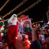 "Ông già Noel" tại lễ diễu hành Giáng sinh ở Bethlehem, Bờ Tây, ngày 19/12/2021. (Ảnh: THX/TTXVN)