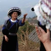 Trang phục của phụ nữ Mông ở Mù Cang Chải ngày nay vẫn giữ nguyên vẹn bản sắc văn hóa dân tộc. (Ảnh: Tuấn Anh/TTXVN)
