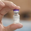 Vaccine phòng COVID-19 của hãng Pfizer/BioNTech. (Ảnh: AFP/TTXVN)
