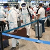 Hành khách chờ làm thủ tục tại sân bay quốc tế Kuala Lumpur, Malaysia, ngày 29/11/2021. (Ảnh: AFP/TTXVN)