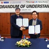 Tiến sỹ Trần Hải Linh, Chủ tịch VKBIA (trái) và ông Shin Dal-soon, Chủ tịch Tập đoàn Yongpyung Resort (phải) tại lễ ký kết MOU ngày 20/1. (Ảnh: Anh Nguyên/Vietnam+)
