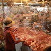 Thịt lợn bày bán ở chợ dân sinh tại Hà Nội. (Ảnh: Vũ Sinh/TTXVN)