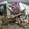 Khu lều tạm dành cho người dân bị ảnh hưởng bởi lũ lụt và hạn hán tại Beledweyne, Somalia. (Ảnh: AFP/TTXVN)