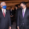 Thủ tướng Malaysia Ismail Sabri Yaakob (trái) được Thái tử Al-Muhtadee Billah của Brunei chào đón khi ông đến Brunei. (Ảnh: straitstimes.com)