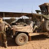  Binh sỹ thuộc Lực lượng đặc nhiệm Takuba được triển khai tại Menaka, Mali, ngày 7/12/2021. (Ảnh: AFP/TTXVN)