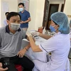 Người trên 18 tuổi tiêm đủ 2 mũi tại Quảng Trị đạt trên 92%.(Ảnh: Hồ Cầu/TTXVN)