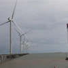 Hoàn thành lắp đặt trụ điện gió Dự án điện gió Đông Hải 1-Trà Vinh. (Ảnh: Phúc Sơn/TTXVN)