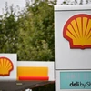 Biểu tượng Tập đoàn năng lượng Shell tại một trạm xăng ở London, Anh. (Ảnh: AFP/TTXVN)