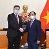 Bộ trưởng Bùi Thanh Sơn tiếp Đại sứ đặc mệnh toàn quyền nước Cộng hòa Ba Lan tại Việt Nam Wojciech Gerwel. (Ảnh: Bộ Ngoại giao)