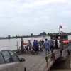 Nam Định: Xe tải trôi xuống sông khi chờ phà, phụ xe mất tích