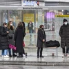 Người dân đeo khẩu trang phòng dịch COVID-19 tại Berlin, Đức, ngày 18/2/2022. (Ảnh: THX/TTXVN)
