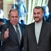 Ngoại trưởng Nga Sergei Lavrov (trái) và người đồng cấp Iran Hossein Amir Abdollahian trong cuộc gặp ở Moskva ngày 6/10/2021. (Ảnh: AFP/TTXVN)