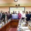 USAID và UNICEF trao tượng trưng trang thiết bị y tế và vật tư phục vụ tiêm vaccine trị giá 1 triệu USD cho Việt Nam. (Nguồn: unicef.org)
