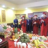 Cộng đồng người Việt Nam tại Nga dâng hương tưởng nhớ Vua Hùng tại trung tâm Hà Nội-Moskva. (Ảnh: Trần Hiếu/TTXVN)