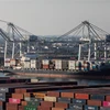 Tàu container cập cảng Long Beach ở California, Mỹ, ngày 17/11/2021. (Ảnh: AFP/TTXVN)