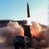 Triều Tiên thử nghiệm một loại vũ khí dẫn đường chiến thuật mới. (Ảnh: AFP/TTXVN)