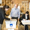 Cử tri bỏ phiếu bầu cử Quốc hội tại Ljubljana, Slovenia ngày 24/4/2022. (Ảnh: AFP/TTXVN)