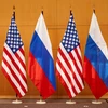 Cờ Mỹ và cờ Nga. (Nguồn: Reuters)
