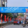 Panô tuyên truyền SEA Games 31 trên cầu vượt đi bộ tại phố Tây Sơn. (Ảnh: Tuấn Đức/TTXVN)