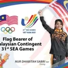 "Kình ngư" Olympic Nur Dhabitah Sabri mang cờ của Malaysia tại SEA Games. (Nguồn: ocasia.org)