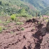 Hiện trạng sạt trượt, sụt lún, nứt gãy trên núi ở huyện Nậm Pồ rất nguy hiểm đối với khu vực phía dưới mỗi khi mưa lớn. (Ảnh: TTXVN phát)