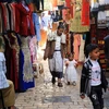 Người dân tại một khu chợ ở Sanaa, Yemen, ngày 2/4/2022. (Ảnh: AFP/ TTXVN)
