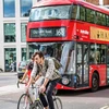 Người dân Anh chuyển sang sử dụng xe buýt và đi xe đạp khi giá nhiên liệu bắt đầu tăng cao. (Nguồn: Alamy)