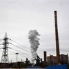 Khí thải phát ra từ một nhà máy thép ở Taranto, Italy ngày 7/11/2019. (Ảnh: AFP/TTXVN)