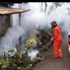 Phun hóa chất diệt muỗi tại Philippines. (Nguồn: pna.gov.ph)
