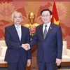 Chủ tịch Quốc hội Vương Đình Huệ và Phó Chủ tịch Quốc hội Lào. (Ảnh: Doãn Tấn/TTXVN)