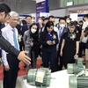 Đại diện UBND Thành phố Hồ Chí Minh, Bộ, ngành, hiệp hội và Ban tổ chức tham quan Vietnam ETE và Enertec Expo 2022. (Ảnh: Mỹ Phương/TTXVN)