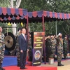 Đại sứ Việt Nam tại Ấn Độ Phạm Sanh Châu cùng các quan chức và binh sỹ hai nước Việt Nam, Ấn Độ chào cờ tại lễ khai mạc VINBAX-2022. (Ảnh: TTXVN phát)