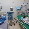 Hai cháu bé đang được điều trị tại Bệnh viện Đa khoa Thảo Nguyên Mộc Châu. (Ảnh: nhandan.vn)