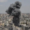 Khói bốc lên sau loạt không kích của Israel xuống Dải Gaza ngày 6/8/2022. (Ảnh: THX/TTXVN)