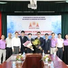 4 thí sinh Việt Nam (đứng giữa) tham dự Olympic Tin học quốc tế 2022. (Nguồn: uet.vnu.edu.vn)