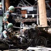 Nhân viên an ninh Thái Lan kiểm tra đống đổ nát của một chiếc ôtô sau vụ nổ bên ngoài một khách sạn ở tỉnh Pattani, miền nam Thái Lan tháng 8/2016. Ảnh minh họa. (Nguồn: AP)