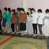 Các đối tượng gái mại dâm bị bắt tại nơi ở của Đặng Văn Quang. (Nguồn: laodong.vn)