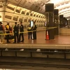 Cảnh sát đang điều tra tại hiện trường vụ đâm người tại nhà ga Metro Center. (Nguồn:The Washington Post)