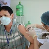 Tiêm vaccine phòng COVID-19 cho người dân. (Ảnh minh họa: Văn Dũng/TTXVN)