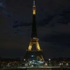 Tháp Eiffel chìm trong bóng tối là một phần trong kế hoạch tiết kiệm năng lượng của châu Âu nhằm chống lại chi phí năng lượng tăng cao. (Nguồn: Getty)