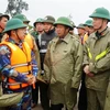 Phó Thủ tướng Lê Văn Thành kiểm tra tình hình thiệt hại và công tác khắc phục hậu quả tại Thừa Thiên-Huế. (Ảnh: TTXVN phát)