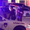 Cảnh sát được triển khai tại hiện trường vụ xả súng bên ngoài quán bar ở Houston, bang Texas, Mỹ ngày 16/10/2021. (Ảnh: CNN/TTXVN)