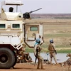 Binh sỹ thuộc Phái bộ gìn giữ hòa bình ở Mali (MINUSMA) tuần tra tại Gao, Mali. (Ảnh: AFP/TTXVN)