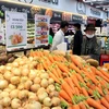 Người dân mua sắm tại Trung tâm Thương mại và Đại siêu thị GO! Thái Bình. (Ảnh: Thế Duyệt/TTXVN)