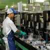 Công nhân sản xuất phụ kiện ôtô xe máy và thiết bị công nghiệp tại Công ty TNHH Keihin (Khu Công nghiệp Thăng Long 2, Liêu Xá, huyện Yên Mỹ, Hưng Yên. (Ảnh: Phạm Kiên/TTXVN)
