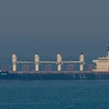 Tàu Rubymar chở ngũ cốc của Ukraine di chuyển qua Eo biển Bosphorus, ngoài khơi Kumkoy, phía Bắc Istanbul (Thổ Nhĩ Kỳ) trên Biển Đen ngày 2/11/2022. (Ảnh: AFP/TTXVN)