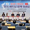 Các diễn giả tham gia phiên thảo luận vè quan hệ hợp tác song phương Hàn-Việt. (Ảnh Khánh Vân/TTXVN)